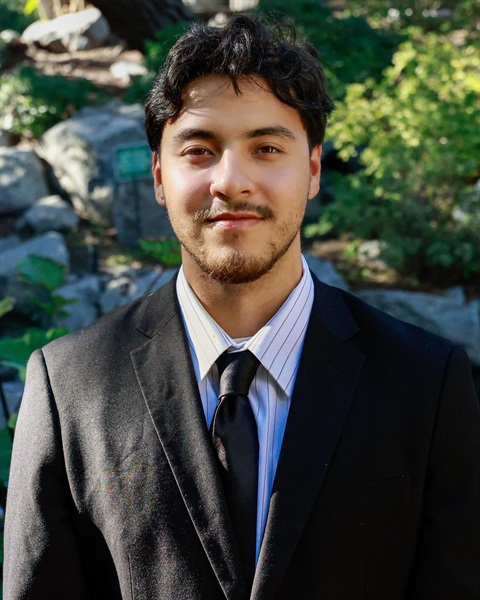 Headshot of Management Assistant, Ulyses Vasquez.